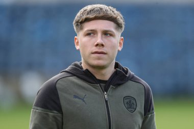 Barnsley 'den Aiden Marsh, 2 Mart 202' de Adams Park, High Wycombe, Birleşik Krallık 'ta Wycombe Wanderers' a karşı oynanan Sky Bet 1 maçı sırasında geldi.