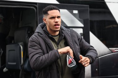 Barnsley 'den Jon Russell, 2 Mart 202' de Adams Park, High Wycombe, Birleşik Krallık 'ta Wycombe Wanderers' a karşı oynanan Sky Bet 1 karşılaşmasında geldi.