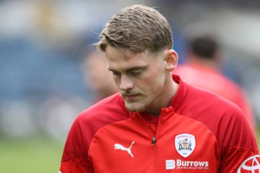 Barnsley 'den Josh Benson, 2 Mart 202' de Adams Park, High Wycombe, İngiltere 'de oynanan Sky Bet 1 maçında Wycombe Wanderers - Barnsley maçında ısınma turunda...
