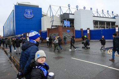 Everton taraftarları Premier League maçı öncesinde stadyumun önünde Everton - West Ham United maçı var. Goodison Park, Liverpool, İngiltere, 2 Mart 202