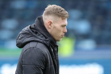 Barnsley 'den Sam Cosgrove, 2 Mart 202' de Adams Park, High Wycombe, Birleşik Krallık 'ta Wycombe Wanderers' a karşı oynanan Sky Bet 1 maçı sırasında geldi.