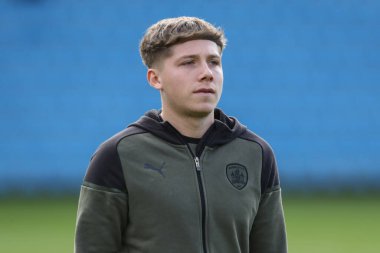 Barnsley 'den Aiden Marsh, 2 Mart 202' de Adams Park, High Wycombe, Birleşik Krallık 'ta Wycombe Wanderers' a karşı oynanan Sky Bet 1 maçı sırasında geldi.