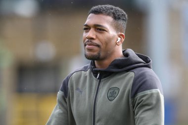 Barnsley 'den Donovan Pines, 2 Mart 202' de Adams Park, High Wycombe, Birleşik Krallık 'ta Wycombe Wanderers' a karşı oynanan Sky Bet 1 maçı sırasında geldi.