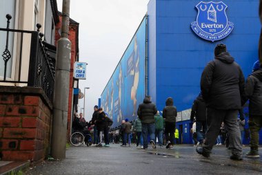 Everton taraftarları Premier League maçı öncesinde stadyumun önünde Everton - West Ham United maçı var. Goodison Park, Liverpool, İngiltere, 2 Mart 202