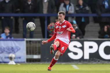 Barnsley 'li Mal de Gevigney, 2 Mart 2024' te Adams Park 'ta Wycombe Wanderers' a karşı oynadığı Sky Bet 1 maçında pas verdi.