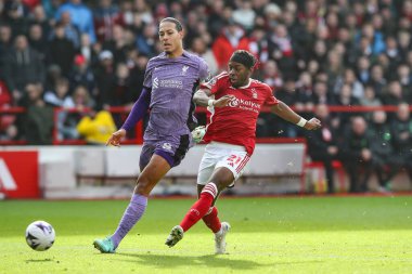 Nottingham Ormanı 'ndan Anthony Elanga Premier League maçı sırasında Nottingham Forest' a karşı Liverpool City Ground, Nottingham, İngiltere 'de 2 Mart 202' de gol atma şansı yakaladı.