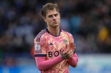 Leeds United 'dan kederli Joe Rodon, 2 Mart 202' de John Smith Stadyumu 'nda oynanan Sky Bet Şampiyonası maçından sonra taraftarlarını alkışlıyor ve alkışlıyor.