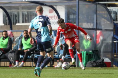 Barnsley takımından Corey O 'Keeffe, 2 Mart 202' de Adams Park 'ta Wycombe Wanderers-Barnsley maçında topu kontrol ediyor.
