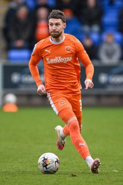 Blackpool 'dan James Husband, 2 Mart 202' de Croud Meadow, Shrewsbury, İngiltere 'de oynanan Skrewsbury Town-Blackpool maçında topa vuruyor.