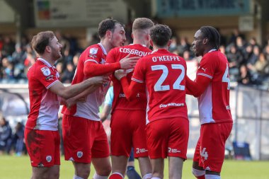 Barnsley 'den Sam Cosgrove, 2 Mart 202' de Adams Park, High Wycombe, İngiltere 'de Wycombe Wanderers-Barnsley maçında 1-1' lik galibiyet golünü kutluyor.