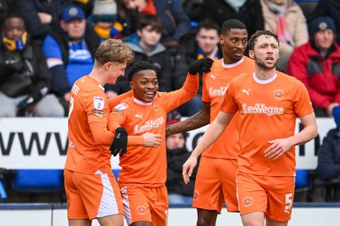 Blackpool 'dan Karamoko Dembele, 2 Mart 202' de Croud Meadow, Shrewsbury, İngiltere 'de oynanan Sky Bet League 1 karşılaşmasında 0-1 kazanma hedefini kutluyor.