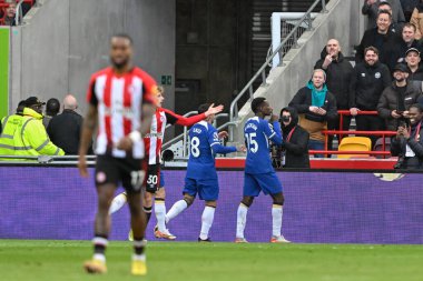 Chelsea 'li Nicolas Jackson, Premier League karşılaşmasında Brentford Chelsea' ye karşı Londra 'daki Gtech Community Stadyumu' nda 2 Mart 202 'de oynanan karşılaşmada Chelsea karşısında 0-1' lik galibiyet golünü kutluyor.