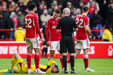 Nottingham Ormanı 'ndan Matz Sels, İngiltere' nin Nottingham şehrinde 2 Mart 202 'de oynanan Premier League maçında sakatlandı.