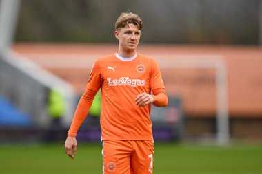 Blackpool takımından George Byers 2 Mart 202 'de Croud Meadow, Shrewsbury' de Shrewsbury Town ve Blackpool maçında