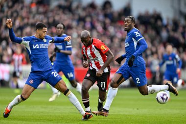 Chelsea 'den Levi Colwill Brentford' dan Yoane Wissa ile Premier League karşılaşmasında Brentford Chelsea 'ye karşı Gtech Community Stadyumu, Londra, İngiltere, 2 Mart 202