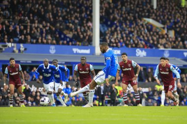 Everton 'dan Beto, İngiltere' nin Liverpool kenti Goodison Park 'ta oynanan Premier Lig karşılaşmasında Everton ve West Ham United arasındaki ısınma maçında penaltı atışını kaçırdı.