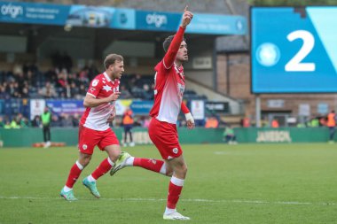 Barnsley 'den Corey O' Keeffe, 2 Mart 202 'de Adams Park, High Wycombe, Birleşik Krallık' ta Wycombe Wanderers 'a karşı oynanan Sky Bet 1 maçında 2-3' lük galibiyet golünü kutluyor.