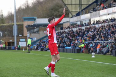 Barnsley 'den Corey O' Keeffe, 2 Mart 202 'de Adams Park, High Wycombe, Birleşik Krallık' ta Wycombe Wanderers 'a karşı oynanan Sky Bet 1 maçında 2-3' lük galibiyet golünü kutluyor.