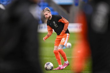 Blackpool takımından Hayden Coulson 2 Mart 202 'de Croud Meadow, Shrewsbury, İngiltere' de oynanan Sky Bet Ligi 1 maçı öncesinde ısınma turunda