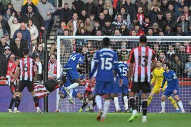 Brentford 'dan Yoane Wissa, Premier League maçında Brentford Chelsea' ye karşı Gtech Community Stadyumu, Londra, İngiltere 'de 2 Mart 202' de oynanan karşılaşmada 2-1 Brentford 'a karşı bir akrobatik gol attı.