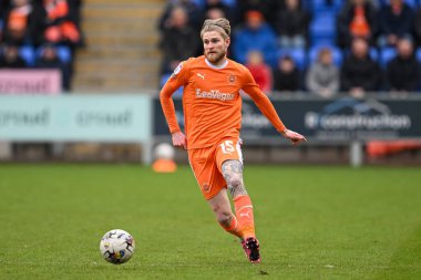 Blackpool takımından Hayden Coulson, 2 Mart 202 'de Croud Meadow, Shrewsbury, İngiltere' deki Shrewsbury Town 'a karşı oynanan 1.