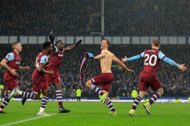 West Ham United takımından Tomas Soucek, İngiltere 'nin Liverpool kenti Goodison Park' ta oynanan Premier League maçında Everton-West Ham United maçında 1-2 'lik skorunu kutluyor.