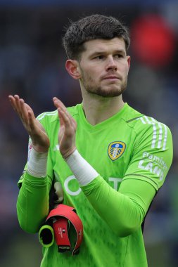 Leeds United takımından Illan Meslier, 2 Mart 202 'de John Smith' in Stadyumu 'nda oynanan Huddersfield Town - Leeds United maçından sonra taraftarlarını alkışlıyor ve alkışlıyor.