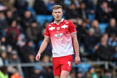 Barnsley 'den Sam Cosgrove 2 Mart 202' de Adams Park, High Wycombe 'da Wycombe Wanderers' a karşı oynadığı Sky Bet 1 karşılaşmasında