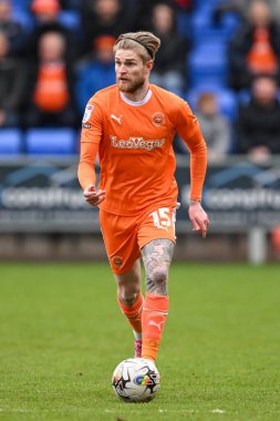 Blackpool takımından Hayden Coulson, 2 Mart 202 'de Croud Meadow, Shrewsbury, İngiltere' deki Shrewsbury Town 'a karşı oynanan 1.