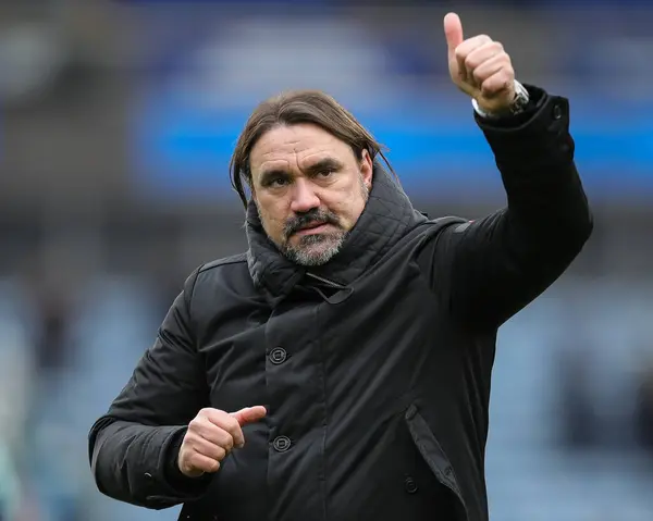 Daniel Farke Manager Von Leeds United Begrüßt Die Fans Nach — Stockfoto