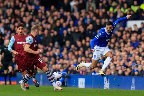 Dwight Mcneil Everton Passes Ball Premier League Match Everton West — Stock Photo, Image
