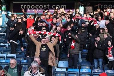 Barnsley taraftarları, 2 Mart 202 'de Adams Park, High Wycombe, Birleşik Krallık' ta Wycombe Wanderers-Barnsley maçında 2-4 'lük galibiyetlerini kutladılar.