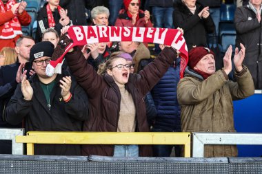 Barnsley taraftarları, 2 Mart 202 'de Adams Park, High Wycombe, Birleşik Krallık' ta Wycombe Wanderers-Barnsley maçında 2-4 'lük galibiyetlerini kutladılar.