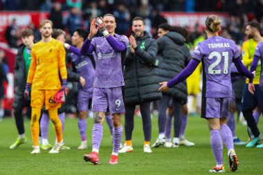 Liverpool 'lu Darwin Nez, 2 Mart 2024' te Nottingham Forest 'a karşı Liverpool City Ground, Nottingham, İngiltere' de oynanan Premier League maçı sonrasında takımının kazanmasını kutluyor.