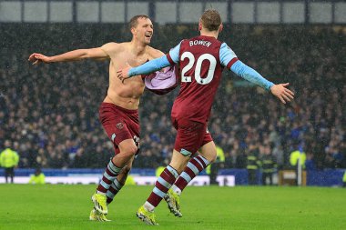 West Ham United takımından Tomas Soucek, İngiltere 'nin Liverpool kenti Goodison Park' ta oynanan Premier League maçında Everton-West Ham United maçında 1-2 'lik skorunu kutluyor.