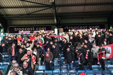 Barnsley taraftarları, 2 Mart 202 'de Adams Park, High Wycombe, Birleşik Krallık' ta Wycombe Wanderers-Barnsley maçında 2-4 'lük galibiyetlerini kutladılar.