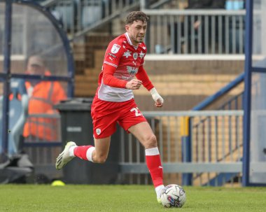Barnsley 'den Corey O' Keeffe, Adams Park 'ta Wycombe Wanderers' a karşı 2 Mart 202 'de oynanan Sky Bet 1 karşılaşmasında topu aldı.