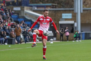 2 Mart 202 'de Adams Park, High Wycombe' da Wycombe Wanderers ile oynanan Sky Bet 1 karşılaşmasında topu Barnsley 'den Jordan Williams kontrol ediyor.