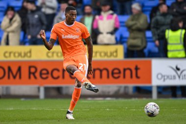 Blackpool takımından Marvin Ekpiteta, 2 Mart 202 'de Croud Meadow, Shrewsbury' de oynanan Skrewsbury Town-Blackpool maçında pas attı.