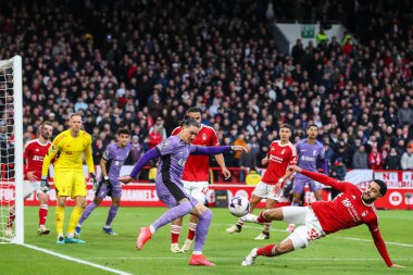 Nottingham Ormanı 'ndan Darwin Nez ve Nottingham Ormanı' ndan Andrew Omobamidele Premier Lig maçı sırasında Nottingham Ormanı Liverpool 'a karşı City Ground, Nottingham, Birleşik Krallık' ta 2 Mart 2024 'te oynadılar.