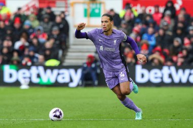 Liverpool 'dan Virgil van Dijk Premier League maçı sırasında Nottingham Forest Liverpool' a karşı City Ground, Nottingham, 2 Mart 202