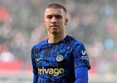 Chelsea 'den Alfie Gilchrist maçtan önce ısınıyor, Premier League maçında Brentford Chelsea' ye karşı Gtech Community Stadyumu, Londra, 2 Mart 202