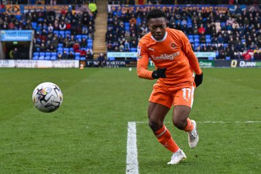 Blackpool takımından Karamoko Dembele, 2 Mart 202 'de Croud Meadow, Shrewsbury, İngiltere' de oynanan Shrewsbury Town-Blackpool maçında maç yapıyor.