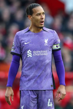 Liverpool 'dan Virgil van Dijk Premier Lig maçı sırasında Nottingham Forest Liverpool' a karşı City Ground, Nottingham, 2 Mart 202