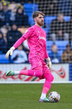 Blackpool takımından Daniel Grimshaw, 2 Mart 202 'de Croud Meadow, Shrewsbury' de oynanan Shrewsbury Town-Blackpool maçında maç yapıyor.