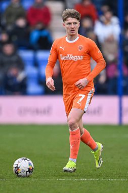 Blackpool 'dan George Byers, 2 Mart 202' de Croud Meadow, Shrewsbury, İngiltere 'de oynanan Skrewsbury Town-Blackpool maçında topa vuruyor.