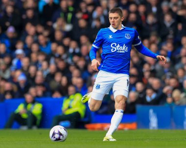 Everton 'dan Vitaly Mykolenko Premier Lig maçı sırasında Everton, West Ham United' a karşı Goodison Park, Liverpool, İngiltere, 2 Mart 202