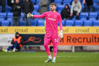 Blackpool takımından Daniel Grimshaw 2 Mart 202 'de Croud Meadow, Shrewsbury' de Shrewsbury Town ve Blackpool maçında