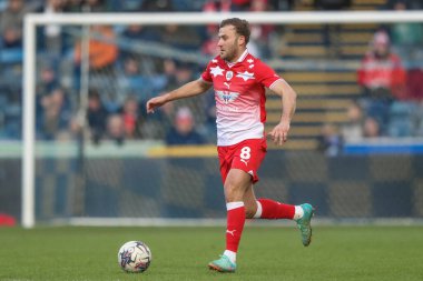 Barnsley 'den Herbie Kane, 2 Mart 202' de Adams Park, High Wycombe, Birleşik Krallık 'ta Wycombe Wanderers' a karşı oynadığı Sky Bet 1 maçında topa vuruyor.