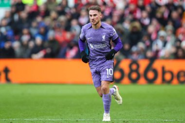 Liverpool 'dan Alexis Mac Allister Premier Lig maçı sırasında Nottingham Forest, Liverpool' a karşı City Ground, Nottingham, 2 Mart 202